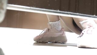 大神携带高清设备潜入商城女厕 偷拍多位美女各种粉嫩的鲍鱼