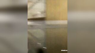 洗浴会所内部员工 躲藏通风管道设备放置包内偷拍更衣室的女浴客拍到几个高挑靓妹