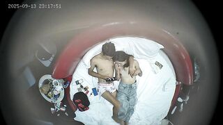 9-14流出酒店上帝视角高清偷拍 校园极品清纯白月光喜欢撅着屁股等待男友的插入