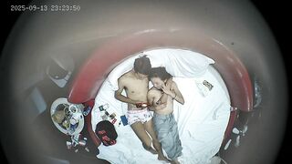 9-14流出酒店上帝视角高清偷拍 校园极品清纯白月光喜欢撅着屁股等待男友的插入