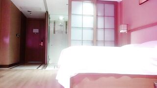 2025年9月，【秦少会所探花】，小伙连续两天，新到了两个少妇，完美露脸，风骚尤物，激情四射放得开3