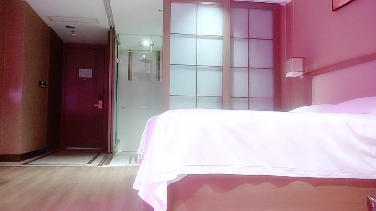 2025年9月，【秦少会所探花】，小伙连续两天，新到了两个少妇，完美露脸，风骚尤物，激情四射放得开3