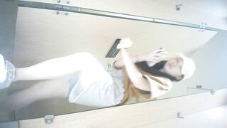 大神潜入商场女厕近距离偷拍18位美女的各种极品美鲍鱼