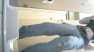 -大神潜入商场女厕近距离偷拍18位美女的各种极品美鲍鱼1