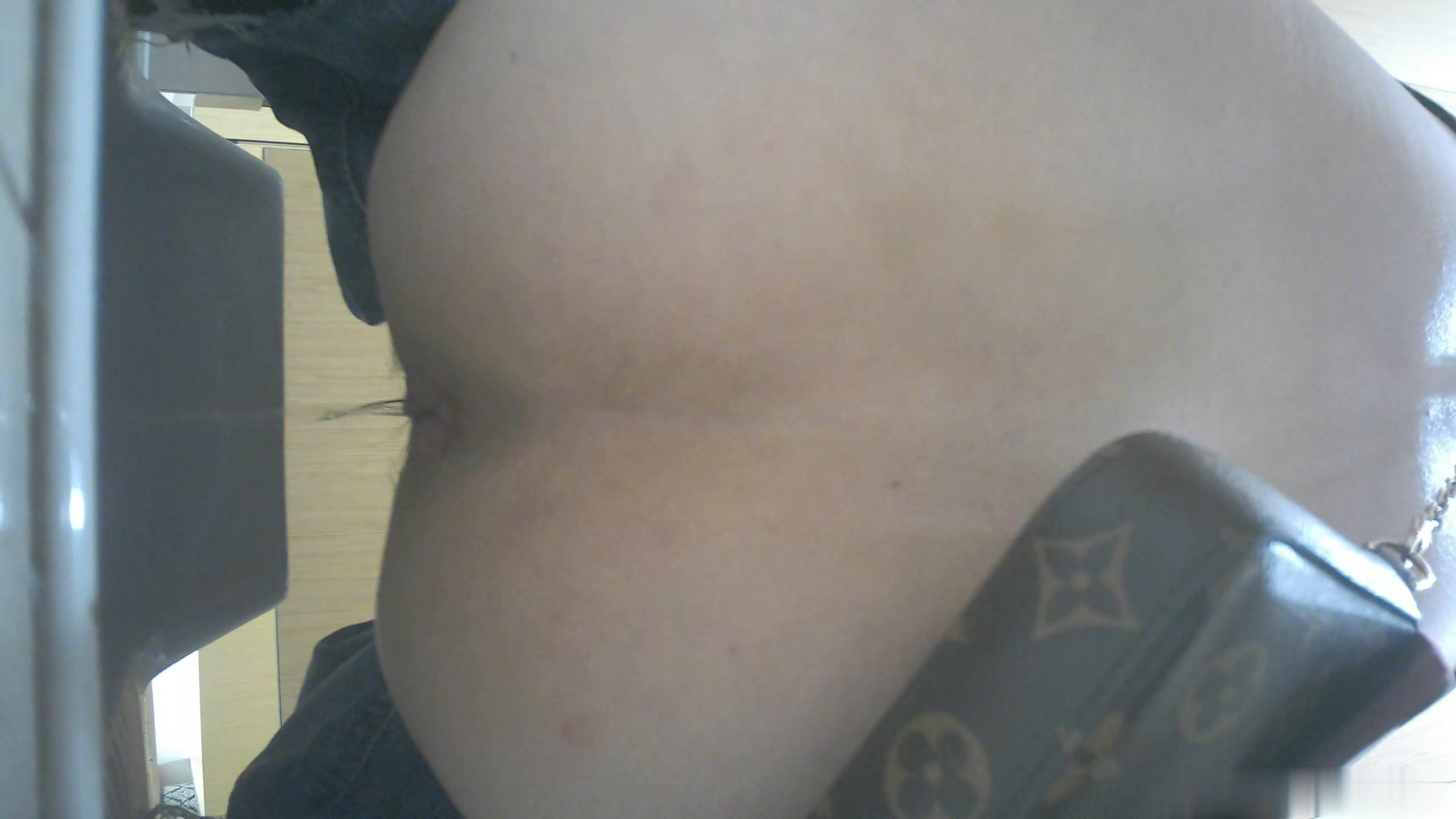 -大神潜入商场女厕近距离偷拍18位美女的各种极品美鲍鱼1