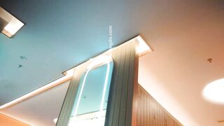 最新流出大神潜入❤️国内温泉洗浴会所更衣化妆间偷拍吹头的美女逼毛特别多貌似蹲在更衣室尿尿擦逼