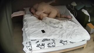 大学城酒店9-21流出 小胖哥约漂亮学生女友开房 但小胖哥不行呐 都不敢冲 估计冲能秒射 白瞎了