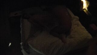 大学城酒店9-21流出 小胖哥约漂亮学生女友开房 但小胖哥不行呐 都不敢冲 估计冲能秒射 白瞎了1