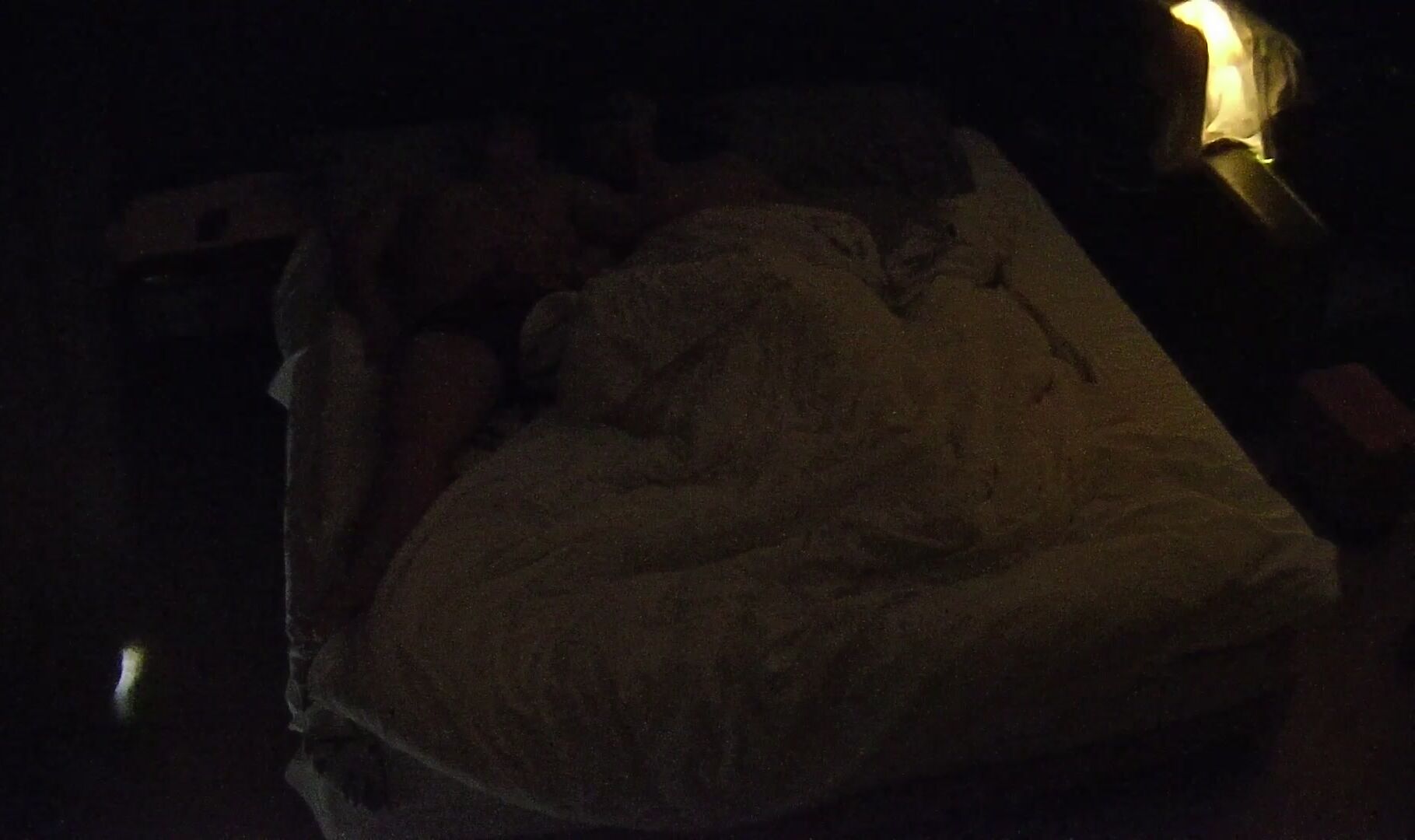 大学城酒店9-21流出 小胖哥约漂亮学生女友开房 但小胖哥不行呐 都不敢冲 估计冲能秒射 白瞎了1