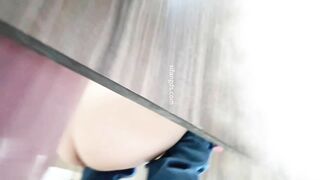 补课班女厕近距离偷拍美女老师 刚来大姨妈的嫩鲍鱼