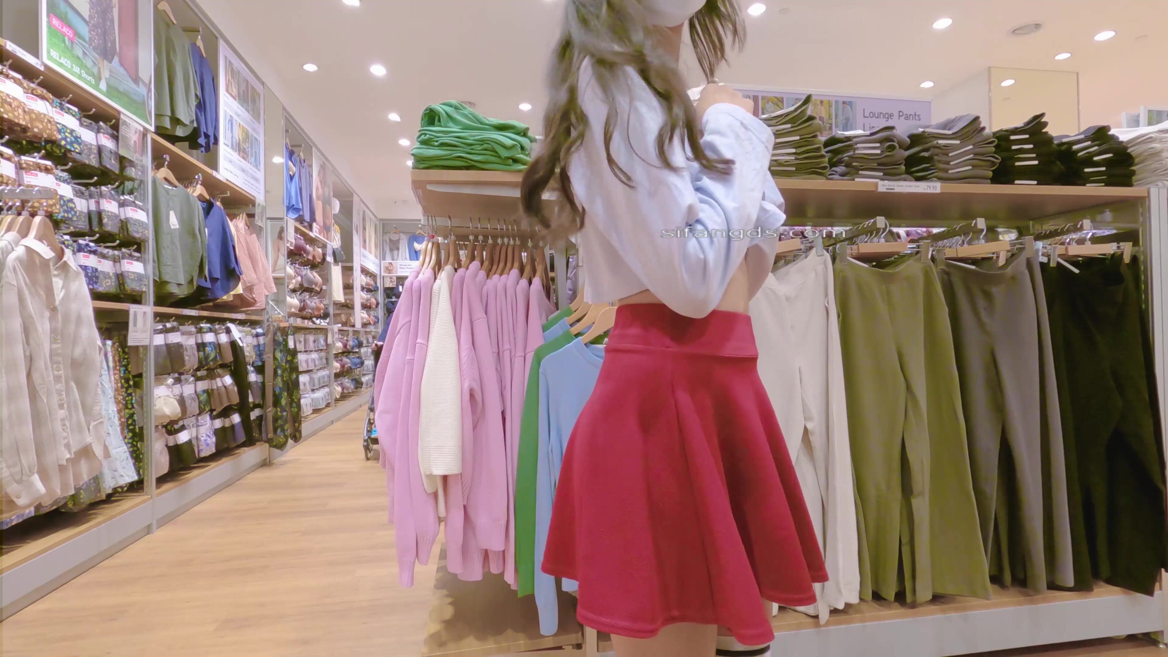 网红健身博主【MoriyaExhibit】喜欢真空装户外露出 打了码也难掩灿烂的笑容3