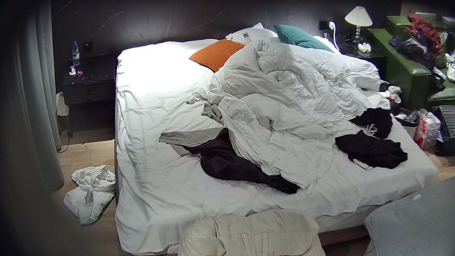 大学城9月超长视频增量无水印版 真是天造地设的一对 美女帅哥性趣高昂 完美契合 不是在打炮就是在前戏9