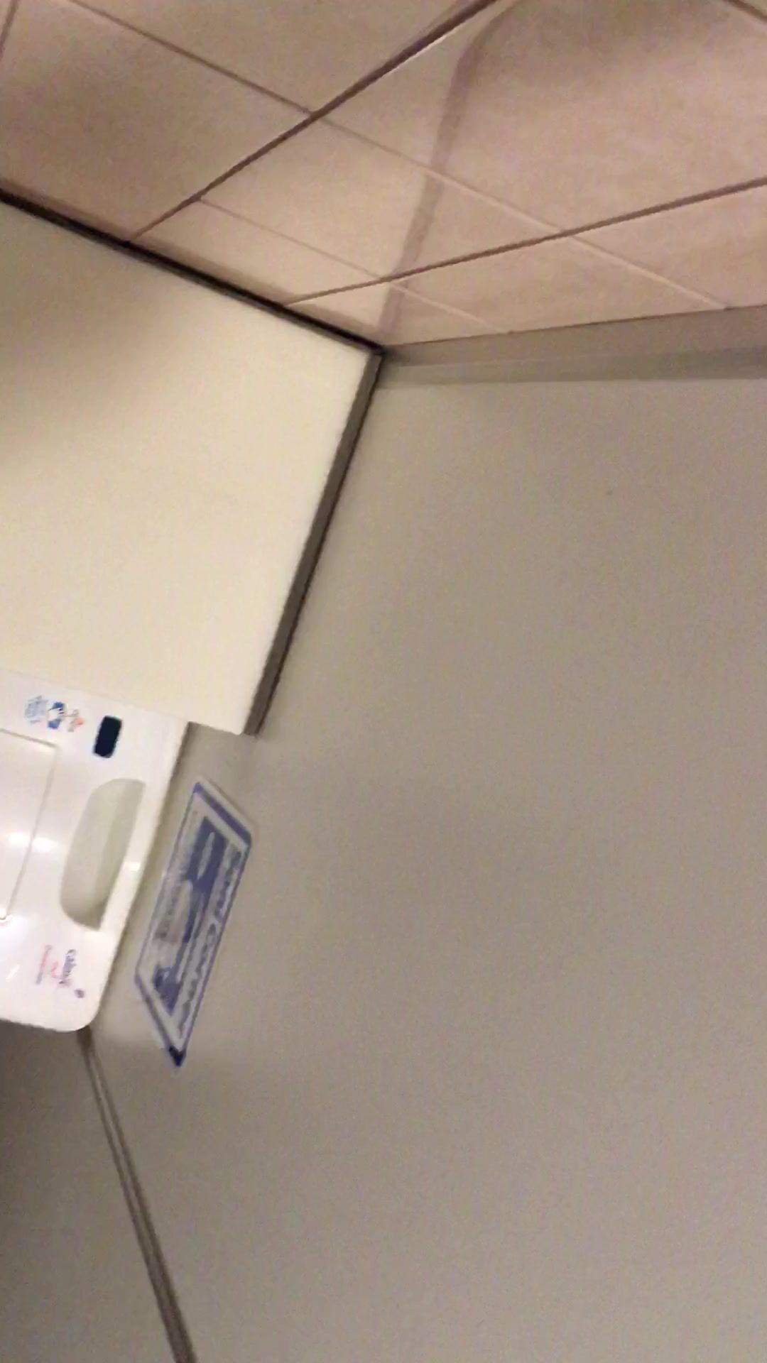 学校附近餐厅女厕偷拍多位漂亮学妹嘘嘘.1