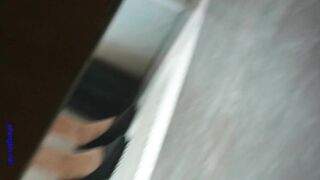 大神潜入酒店女厕全景偷拍4位上班摸鱼的美女职员 躲在里面抽烟玩手机