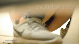 TW街头小吃店一路跟踪偷拍多位美女❤️各种极品美鲍鱼完美展示11