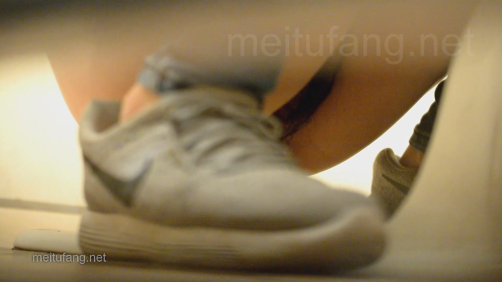 TW街头小吃店一路跟踪偷拍多位美女❤️各种极品美鲍鱼完美展示11