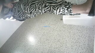 酒店女厕全景偷拍众多的美女❤️各种极品嫩鲍鱼完美展示10