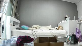 邪恶的房东暗藏摄像头 偷拍身材丰满的少妇洗澡嘘嘘