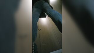 大神潜入购物中心女厕全景后拍❤️9位美女嘘嘘人美B嫩8