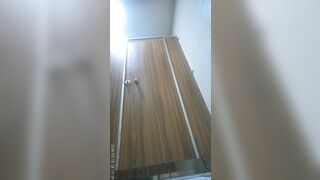 大神潜入购物中心女厕全景后拍❤️9位美女嘘嘘人美B嫩9