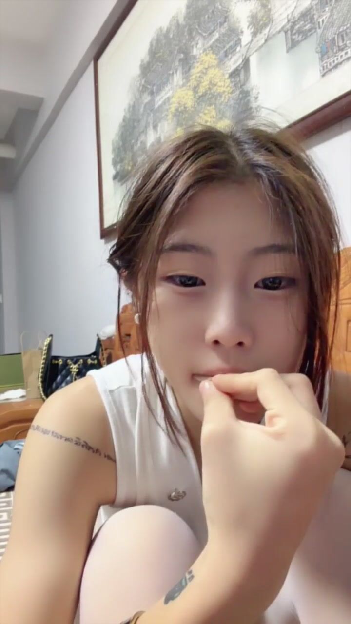 ♆【06年小美】舞蹈美少女! 首次啪啪~道具狂插自慰~包射~!