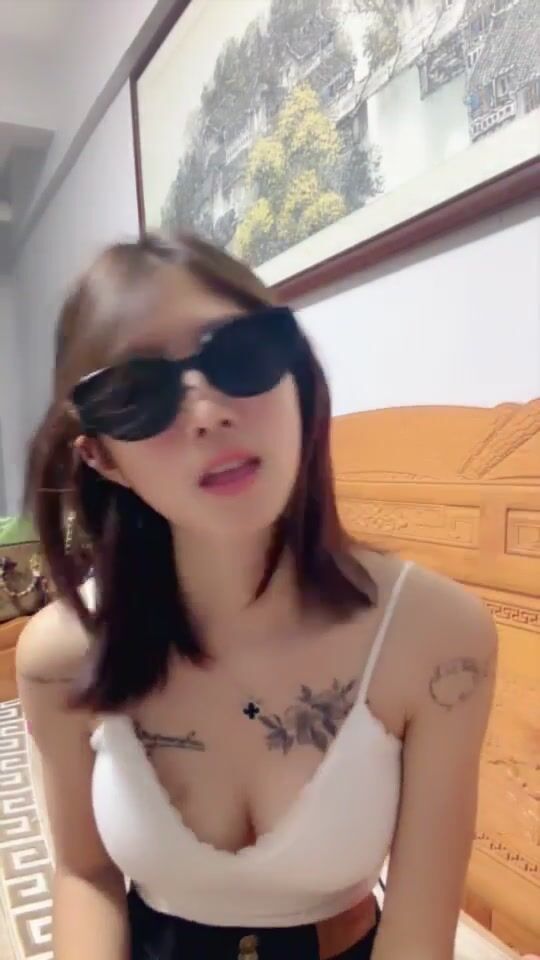 ♆【06年小美】舞蹈美少女! 首次啪啪~道具狂插自慰~包射~!1