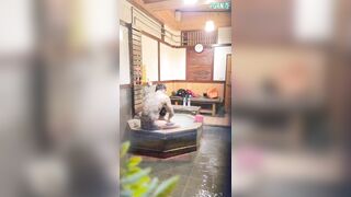 大神潜入高档洗浴中心情侣套间 偷窥纹身哥帮极品少妇抠鲍鱼洗BB顺带打一炮