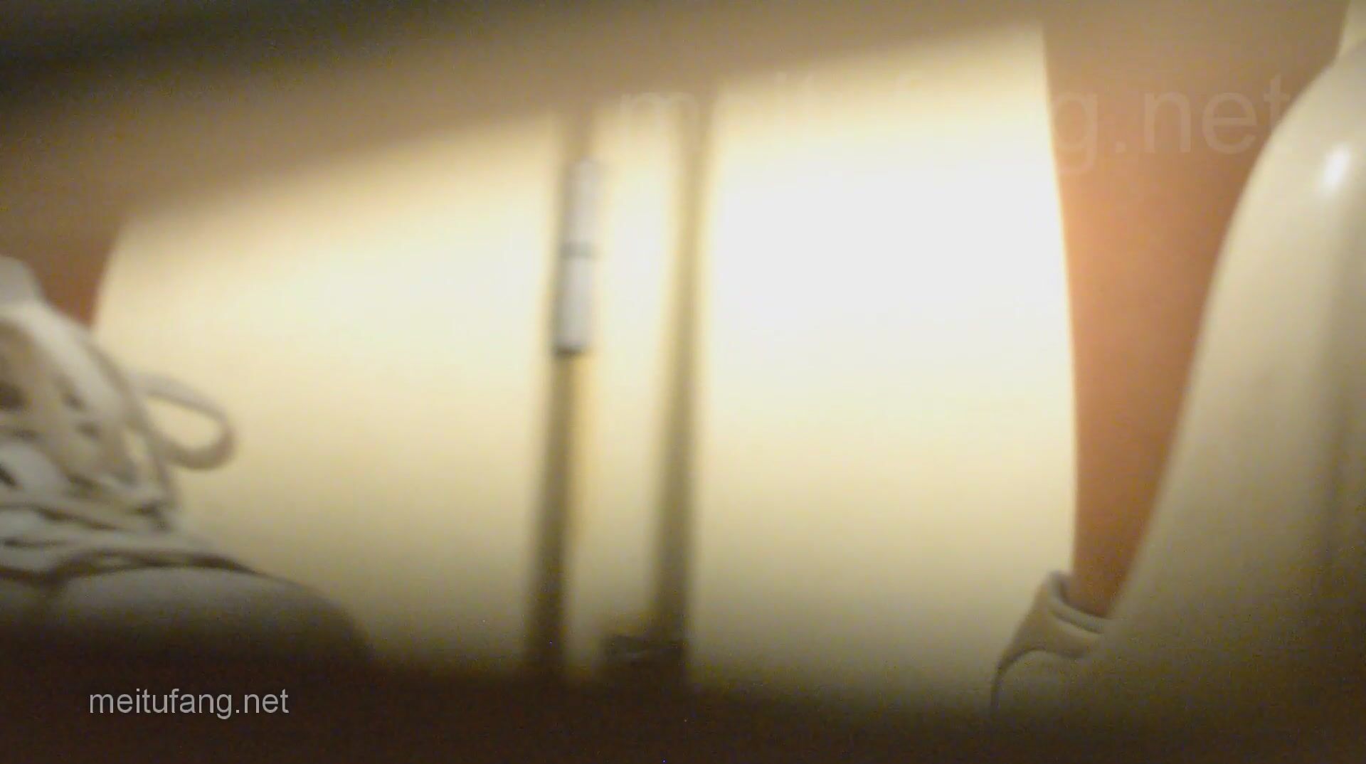 街头小吃店一路跟踪偷拍多位美女 各种极品美鲍鱼完美展示