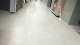 九月新流出❤️大神潜入国内洗浴会所更衣室锁身偷拍手上纹身的苗条美女