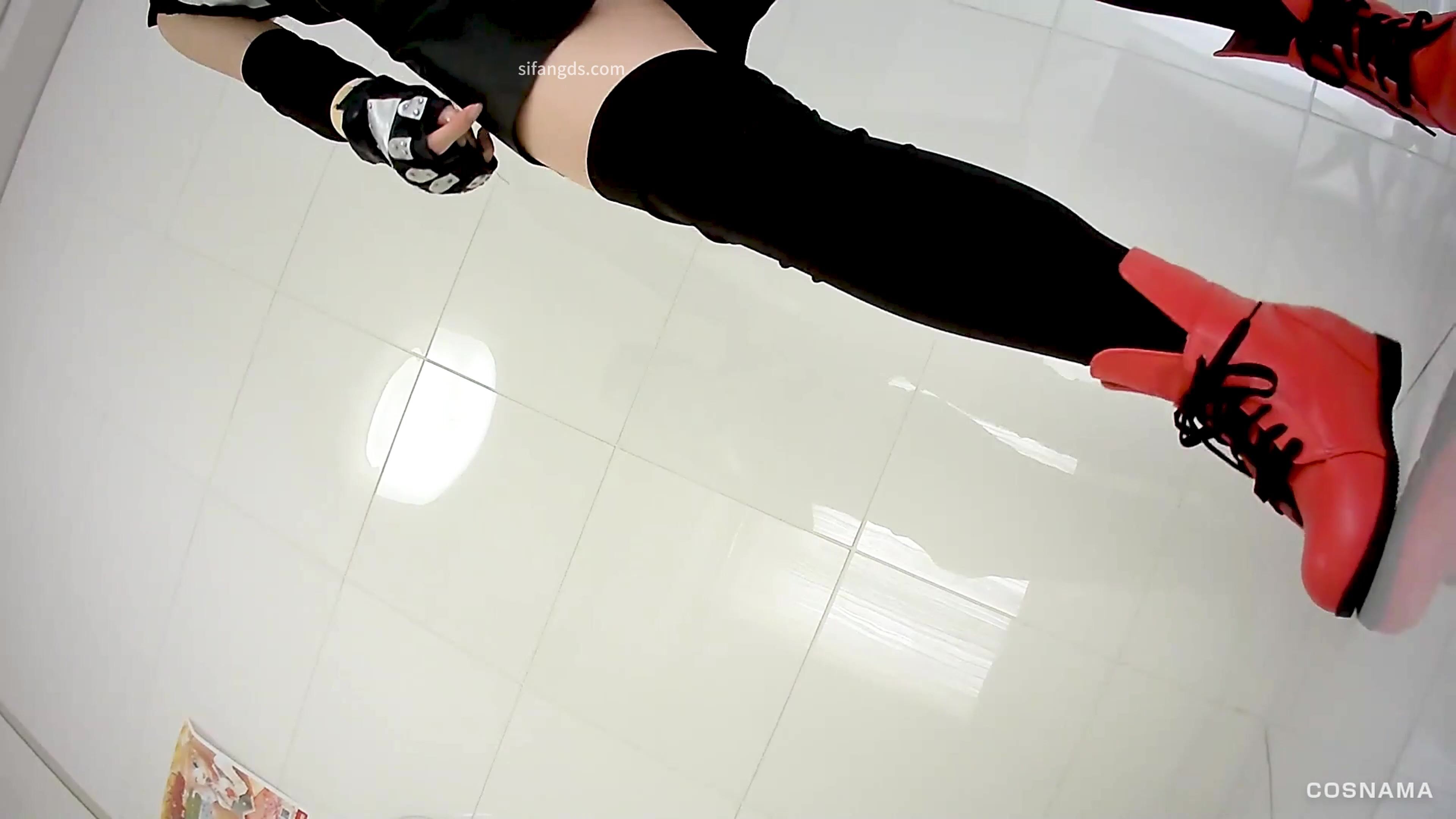 大神潜入漫展现场一路跟踪抄底多位小姐姐 蒂法cos小姐姐抬腿被CD透明内露B