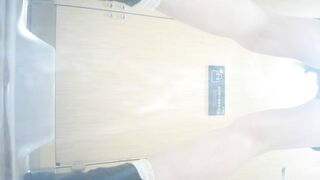 大神潜入商场女厕近距离偷拍18位美女的各种极品美鲍鱼2