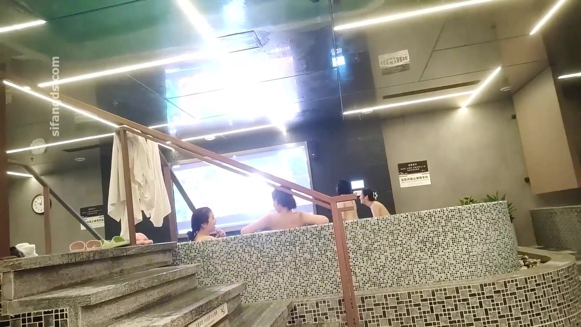 十月最新流出 大神洗浴温泉会所更衣室淋浴化妆间偷拍 欲姐学妹环肥燕瘦诱人胴体