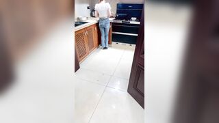 【剧情演绎】不错的小骚货，逼逼塞跳蛋 花言巧语半推半就，大屌无情征服猛操