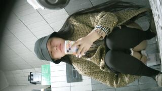 大神潜入学校餐厅女厕全景偷拍 几位漂亮学妹的各种小鲍鱼8