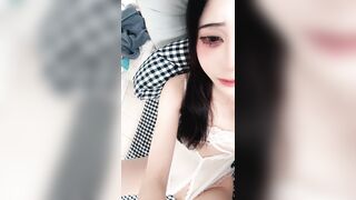 【菠蘿吹吹】小兔子張張! 純欲母狗校花 奶子很正圓而美 性感開檔情趣服 主動吃雞4