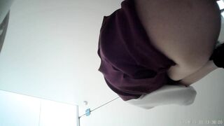 某电子厂厕拍高清无水印版 这绝对是厕拍界的天花板了 角度和清晰度没得说 女主都是挑选过的 颜值都在线②0