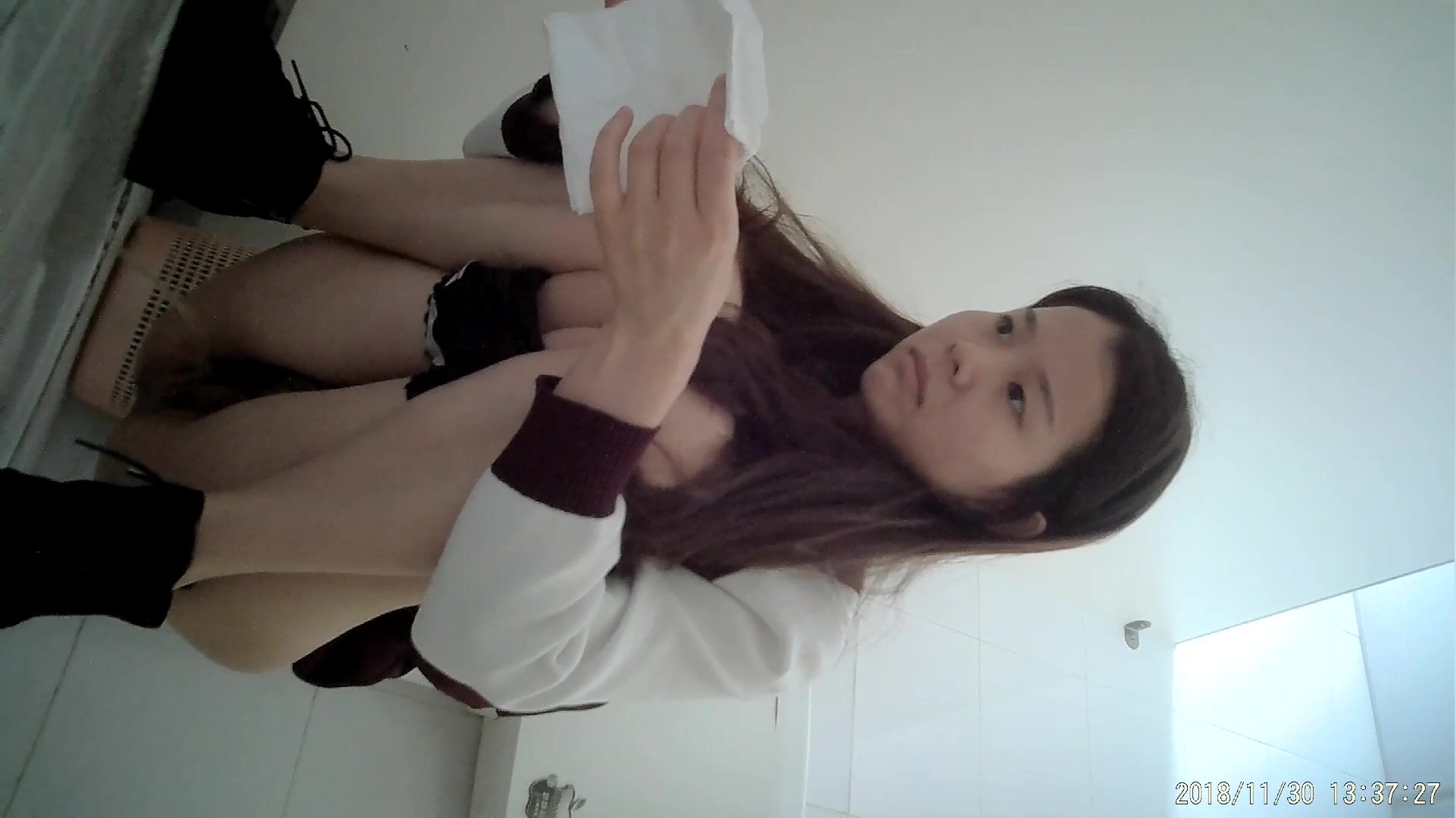 某电子厂厕拍高清无水印版 这绝对是厕拍界的天花板了 角度和清晰度没得说 女主都是挑选过的 颜值都在线②0