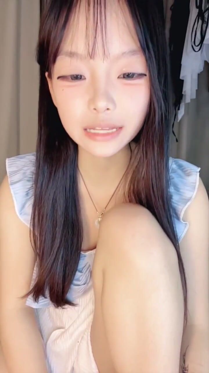 【清純少女兔兔】好可愛，戴着眼鏡的小妹，看了想射