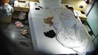 10-19酒店高清偷 极品反差婊眼镜学妹被男友调教的像一只得心应手的小母狗各种换装毒龙高技术套鸡巴6