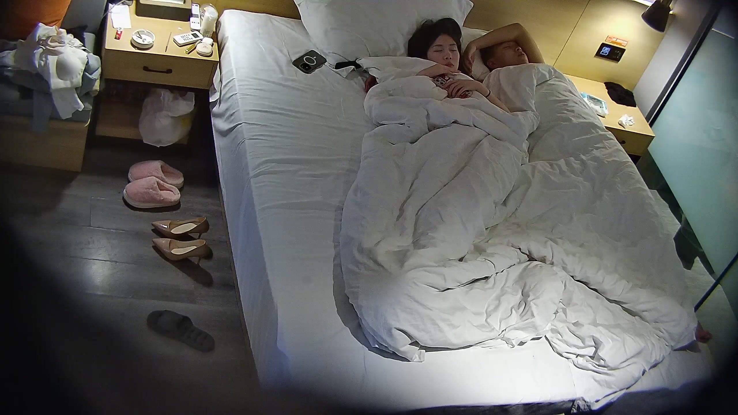 10-19酒店高清偷 极品反差婊眼镜学妹被男友调教的像一只得心应手的小母狗各种换装毒龙高技术套鸡巴6