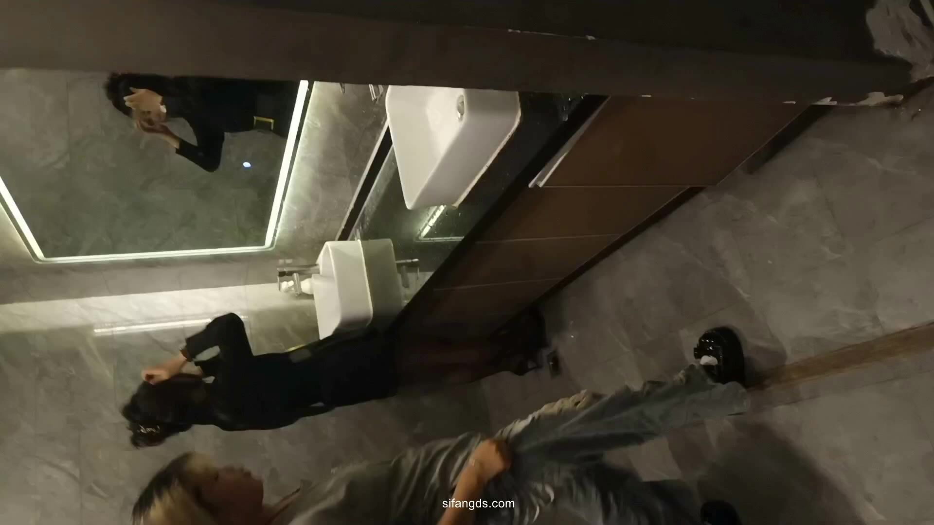 ❤️【廁拍】夜場前拍 雙殺一對極品閨蜜！2