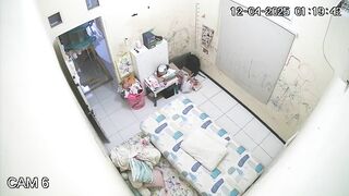 黑客破解家庭网络摄像头偷拍 极品夫妻 的日常性生活每次啪啪都需要道具插逼自慰热身再开干0