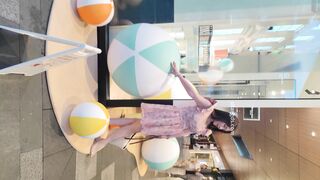 -大神尾随偷拍 粉色印花连衣裙少妇和儿子逛街屁股半透明内内 店内抄底长筒靴白色短裙美女抄底薄丝靴子欣赏美腿