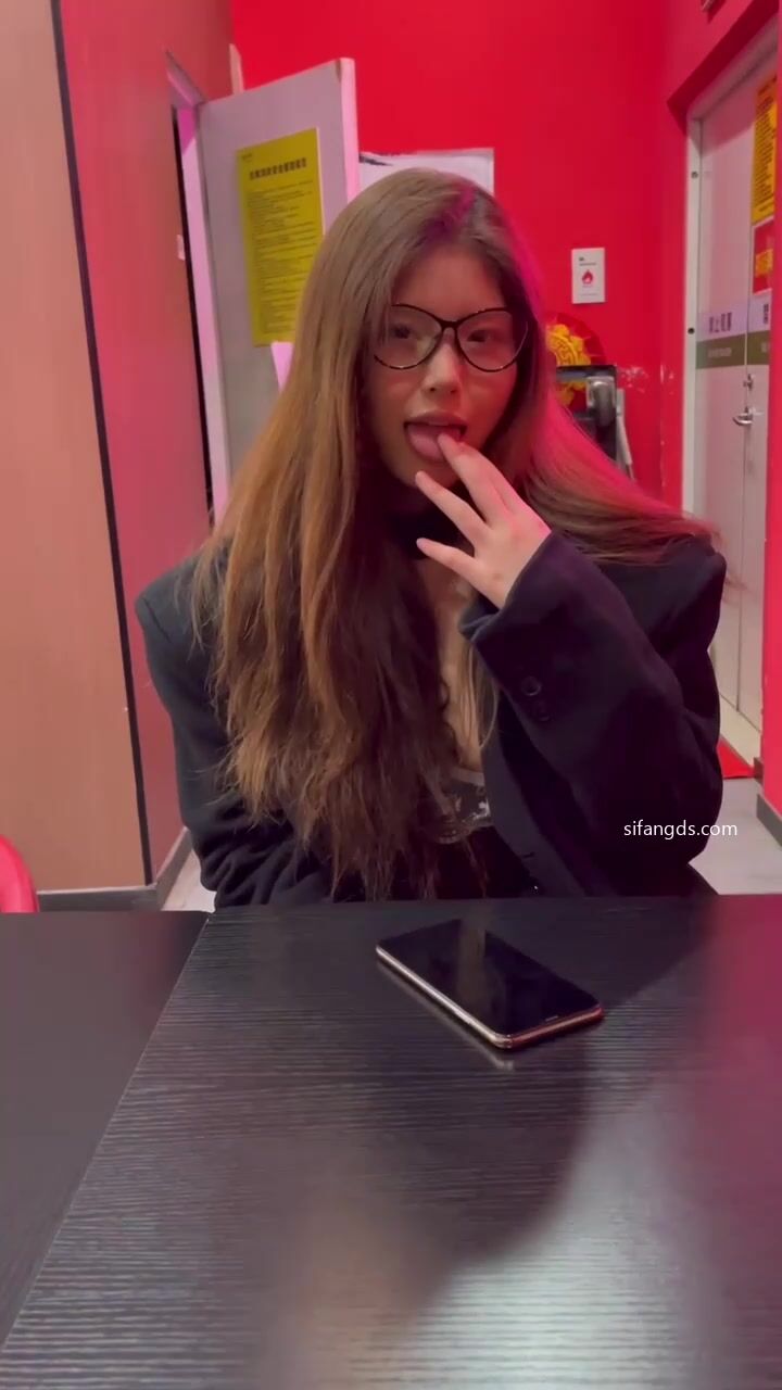 推特高颜值淫荡美乳网红尤物 【oOooo】 超喜欢室外露出的妹子7