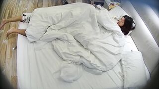 大学城民宿 10-1 纯新生情侣 给摸让亲可以操 就是不给看 露点很少 但满屏全是青涩伴甜蜜初恋味道