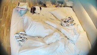 大学城民宿 10-1 纯新生情侣 给摸让亲可以操 就是不给看 露点很少 但满屏全是青涩伴甜蜜初恋味道