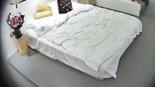 大学城 10-25 长得很不错的美女换上格子裙主动到男人身上被操 看视频还有第二个女人没加入 遗憾.