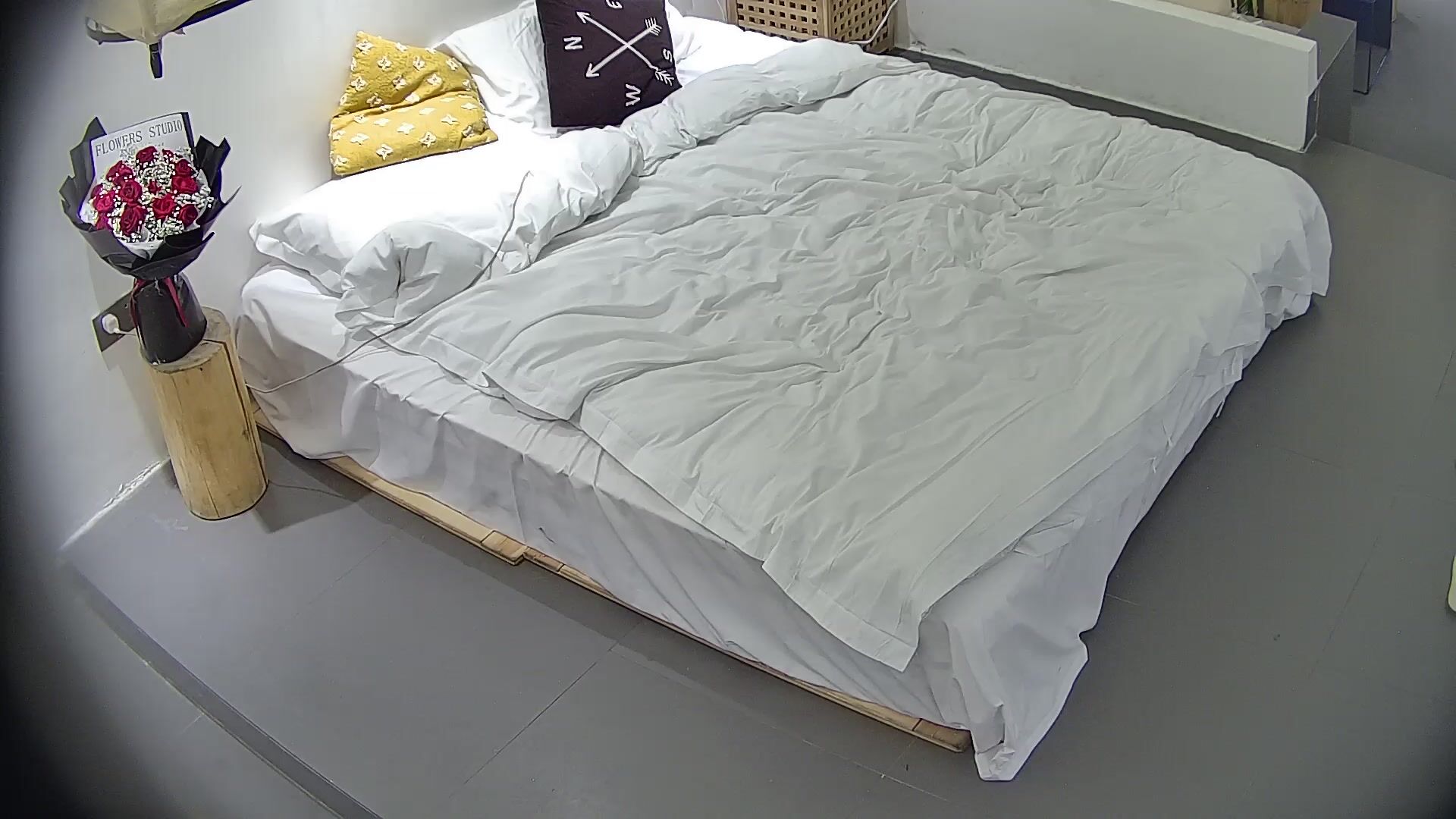 大学城 10-25 长得很不错的美女换上格子裙主动到男人身上被操 看视频还有第二个女人没加入 遗憾.