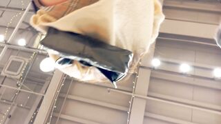 大神KCF十月新作商场尾随偷拍 碎花裙学生妹逛街·长相清秀身材不错·白色内内 格子短裙靓女白色内内前后CD.