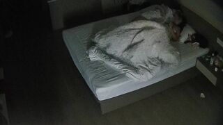 大学城 11-1 女的躺直夹紧 男人大鸡巴猛怼骚逼 两下就干累了 换骚逼上来 一顿猛坐 男人直接败